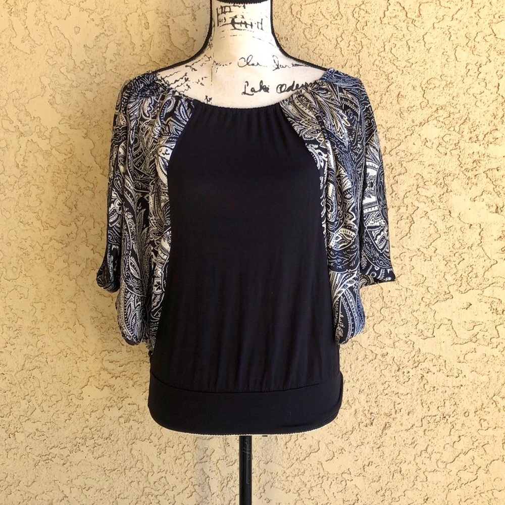 ‼️Clearance‼️ Papaya Black & White Paisley Dolman Sleeves size S